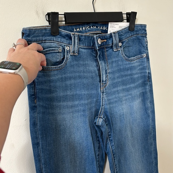 American Eagle Next Level Stretch Medium Wash Low Rise Flare Denim Jean Sz 8 NWT - Picture 4 of 12